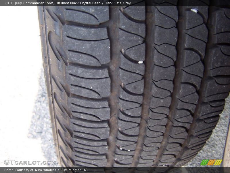 Brilliant Black Crystal Pearl / Dark Slate Gray 2010 Jeep Commander Sport