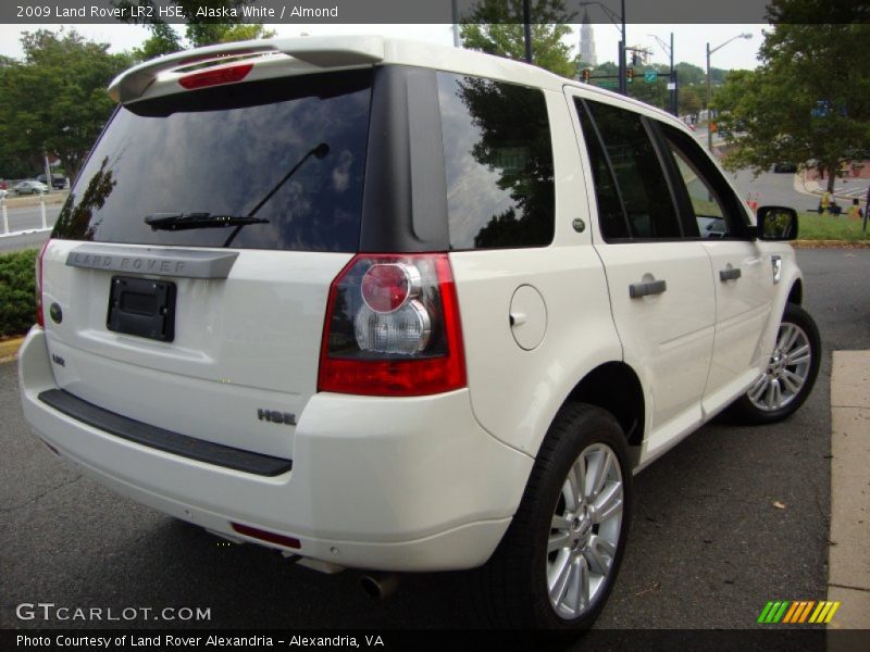 Alaska White / Almond 2009 Land Rover LR2 HSE