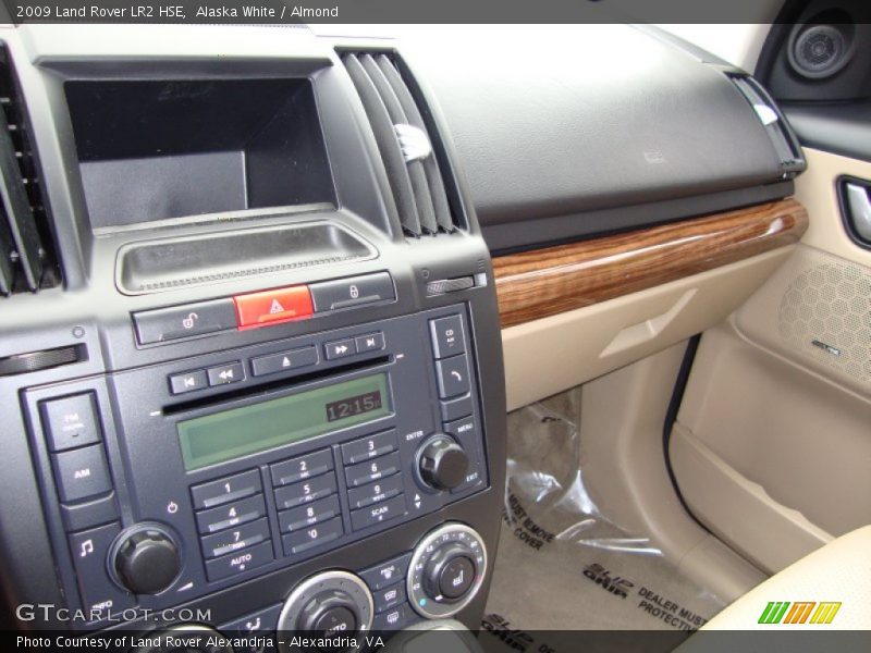 Alaska White / Almond 2009 Land Rover LR2 HSE