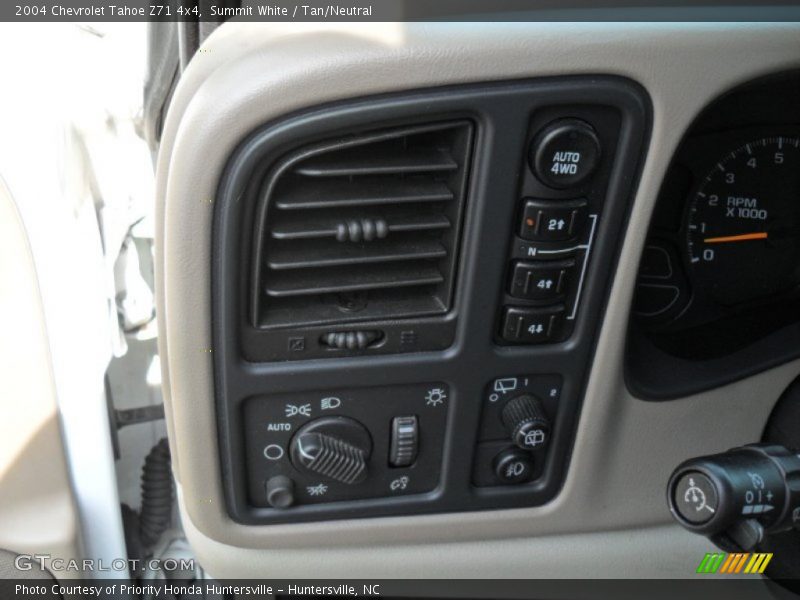 Summit White / Tan/Neutral 2004 Chevrolet Tahoe Z71 4x4