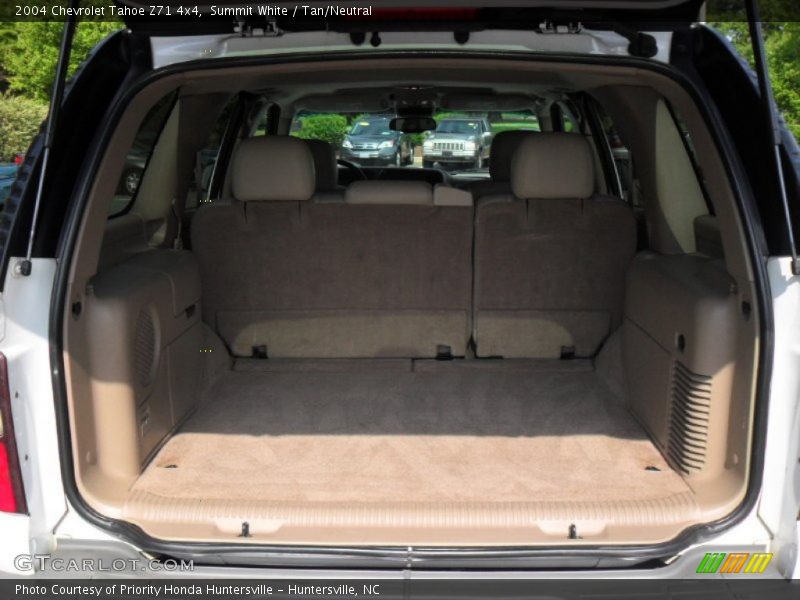Summit White / Tan/Neutral 2004 Chevrolet Tahoe Z71 4x4
