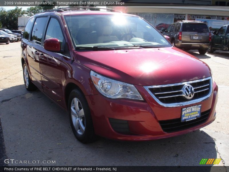 Pomegranate Red Metallic / Ceylon Beige 2009 Volkswagen Routan SEL