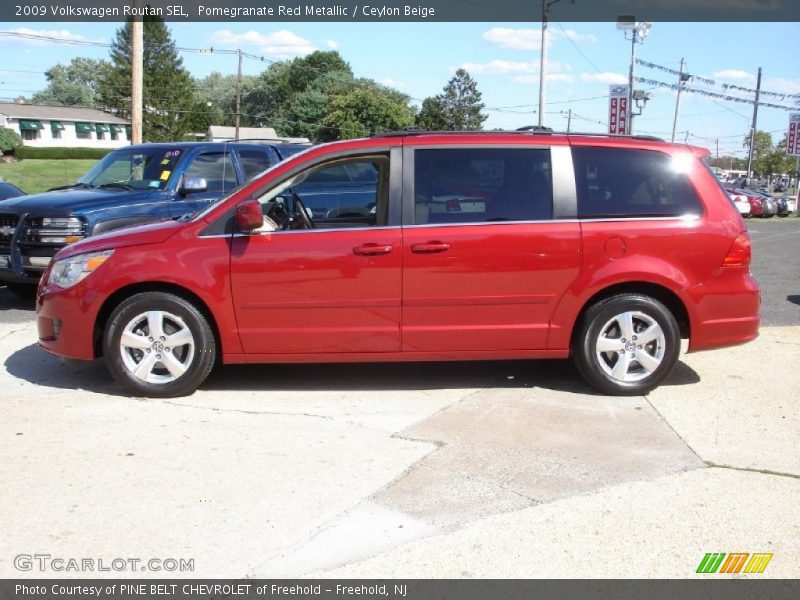 Pomegranate Red Metallic / Ceylon Beige 2009 Volkswagen Routan SEL