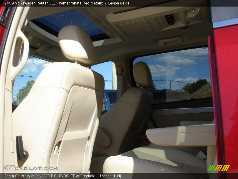 Pomegranate Red Metallic / Ceylon Beige 2009 Volkswagen Routan SEL