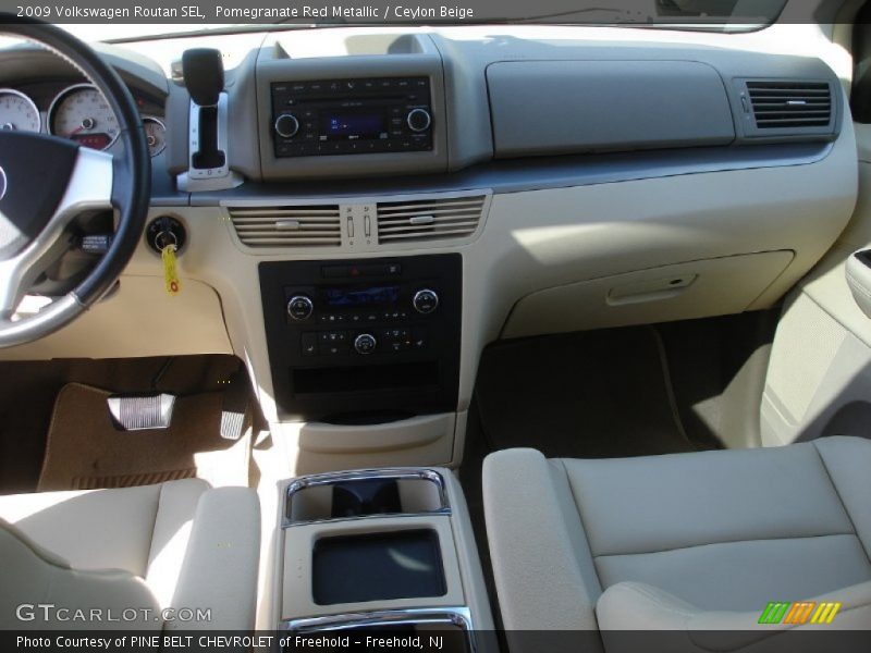 Pomegranate Red Metallic / Ceylon Beige 2009 Volkswagen Routan SEL