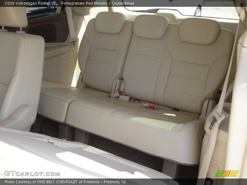 Pomegranate Red Metallic / Ceylon Beige 2009 Volkswagen Routan SEL