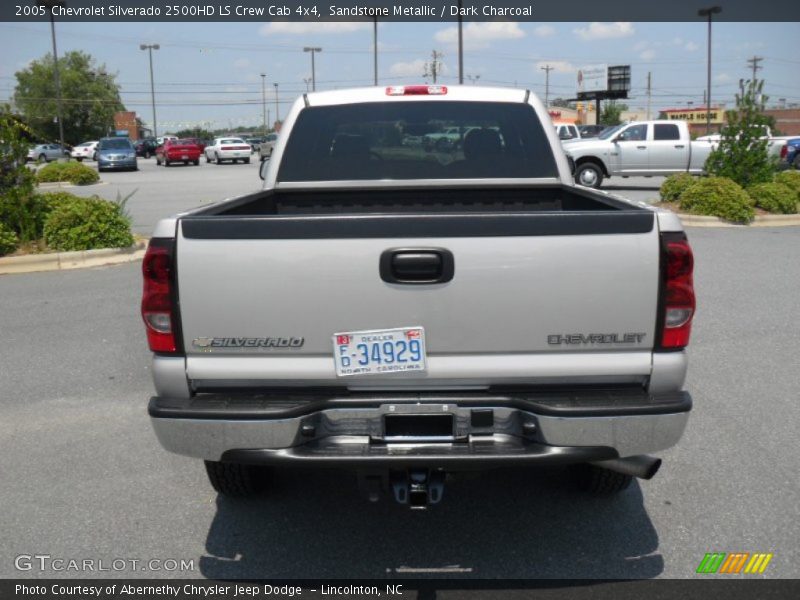 Sandstone Metallic / Dark Charcoal 2005 Chevrolet Silverado 2500HD LS Crew Cab 4x4