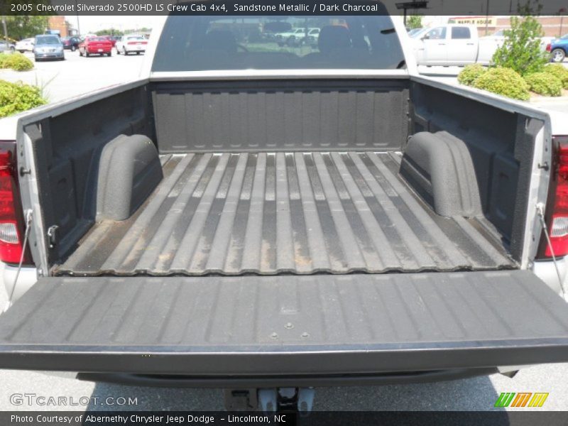 Sandstone Metallic / Dark Charcoal 2005 Chevrolet Silverado 2500HD LS Crew Cab 4x4