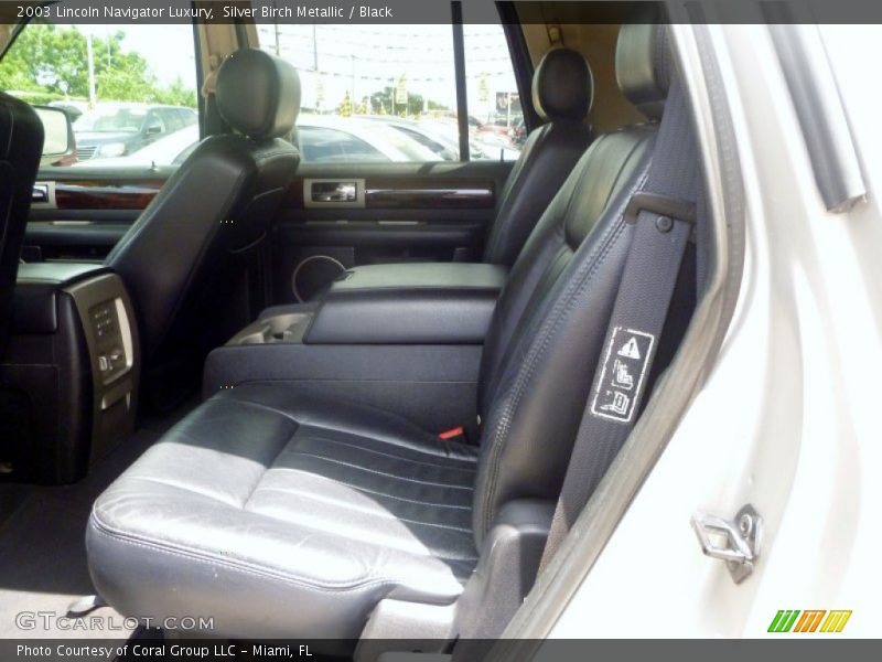 Silver Birch Metallic / Black 2003 Lincoln Navigator Luxury