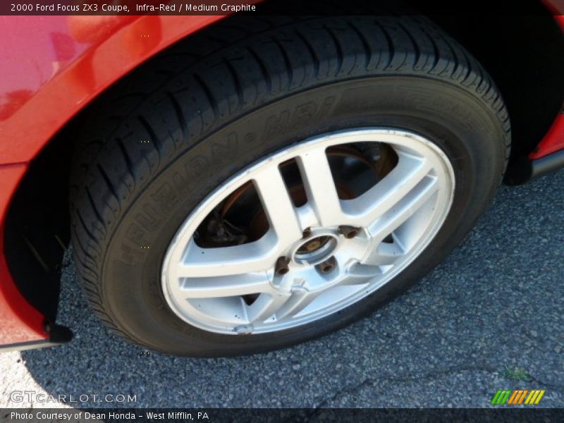 Infra-Red / Medium Graphite 2000 Ford Focus ZX3 Coupe