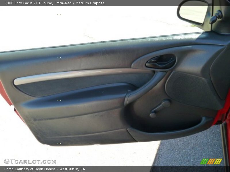 Infra-Red / Medium Graphite 2000 Ford Focus ZX3 Coupe