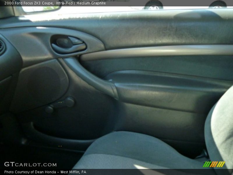 Infra-Red / Medium Graphite 2000 Ford Focus ZX3 Coupe