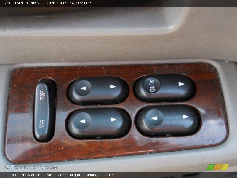 Controls of 2005 Taurus SEL