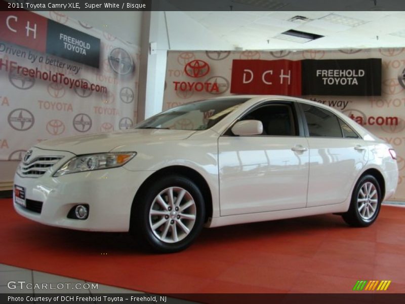 Super White / Bisque 2011 Toyota Camry XLE
