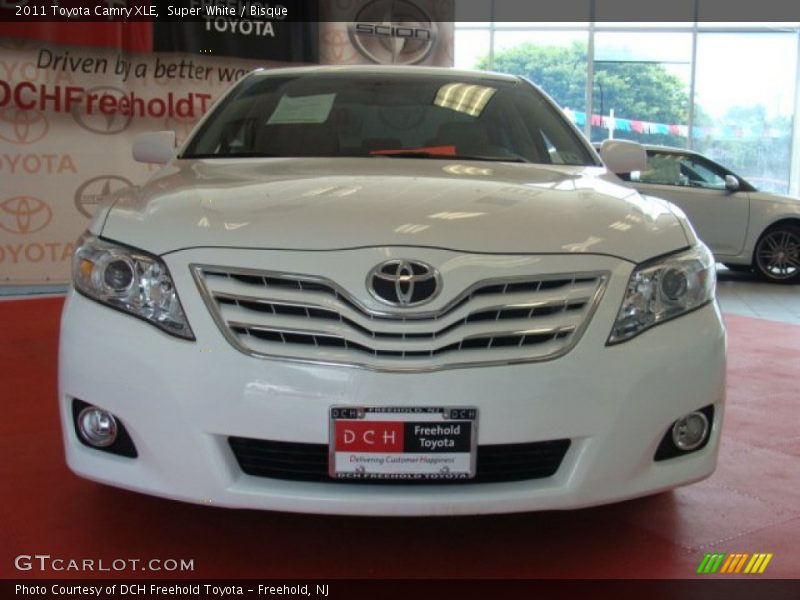 Super White / Bisque 2011 Toyota Camry XLE