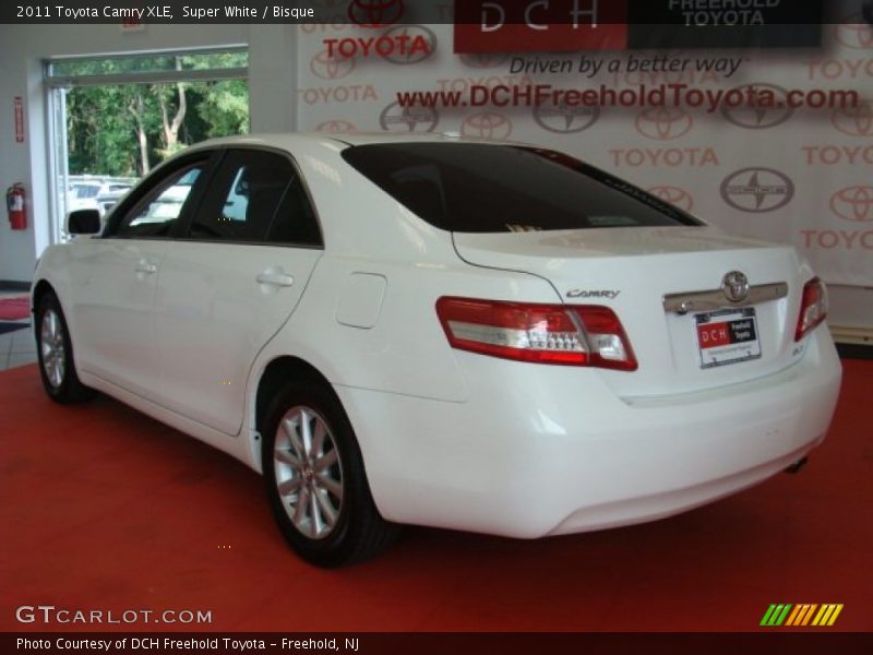 Super White / Bisque 2011 Toyota Camry XLE