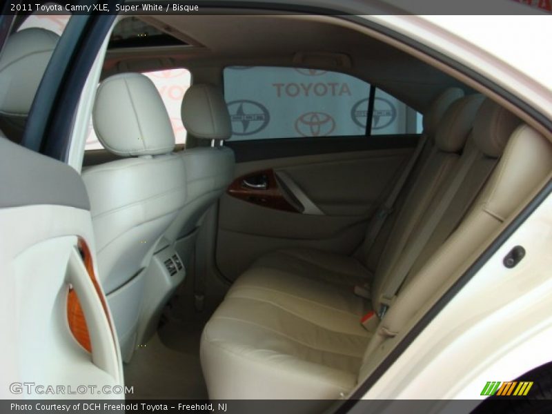 Super White / Bisque 2011 Toyota Camry XLE