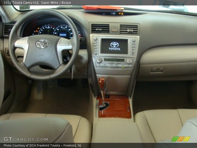 Super White / Bisque 2011 Toyota Camry XLE