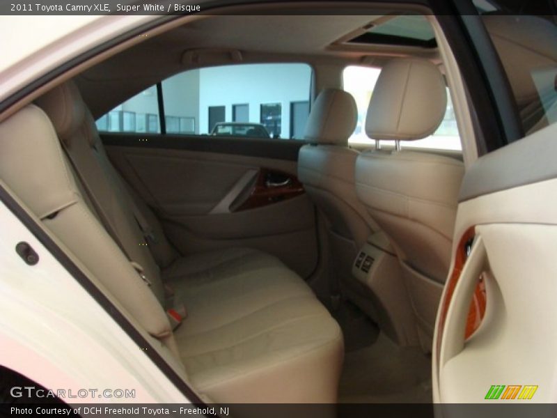 Super White / Bisque 2011 Toyota Camry XLE