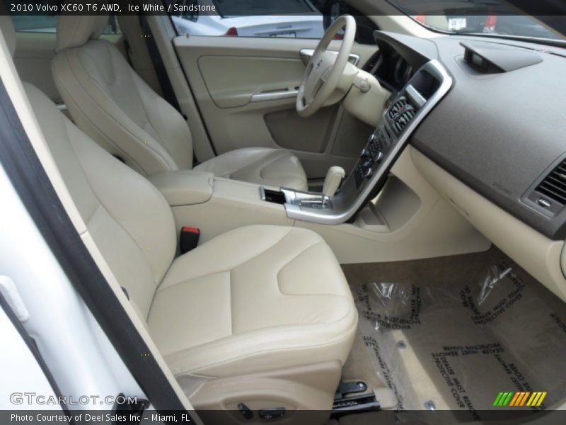 Ice White / Sandstone 2010 Volvo XC60 T6 AWD