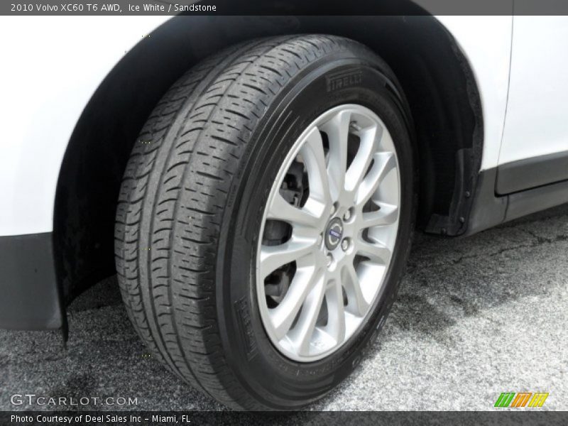 Ice White / Sandstone 2010 Volvo XC60 T6 AWD