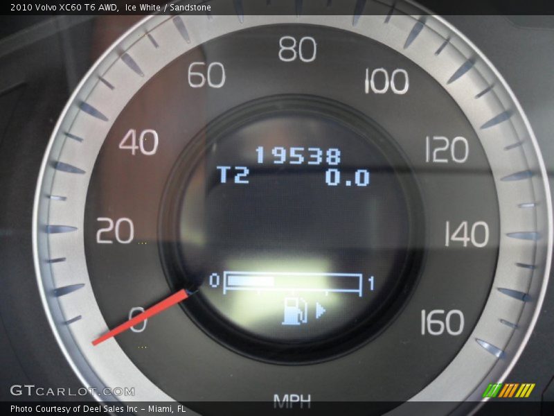 Ice White / Sandstone 2010 Volvo XC60 T6 AWD