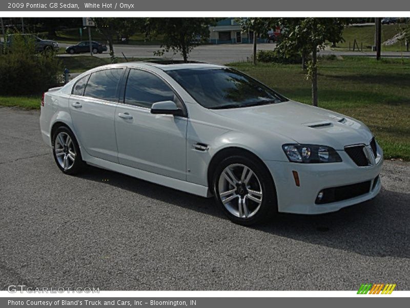 White Hot / Onyx 2009 Pontiac G8 Sedan