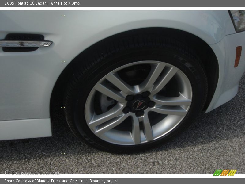 White Hot / Onyx 2009 Pontiac G8 Sedan