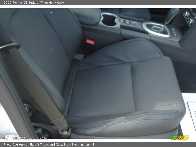 White Hot / Onyx 2009 Pontiac G8 Sedan