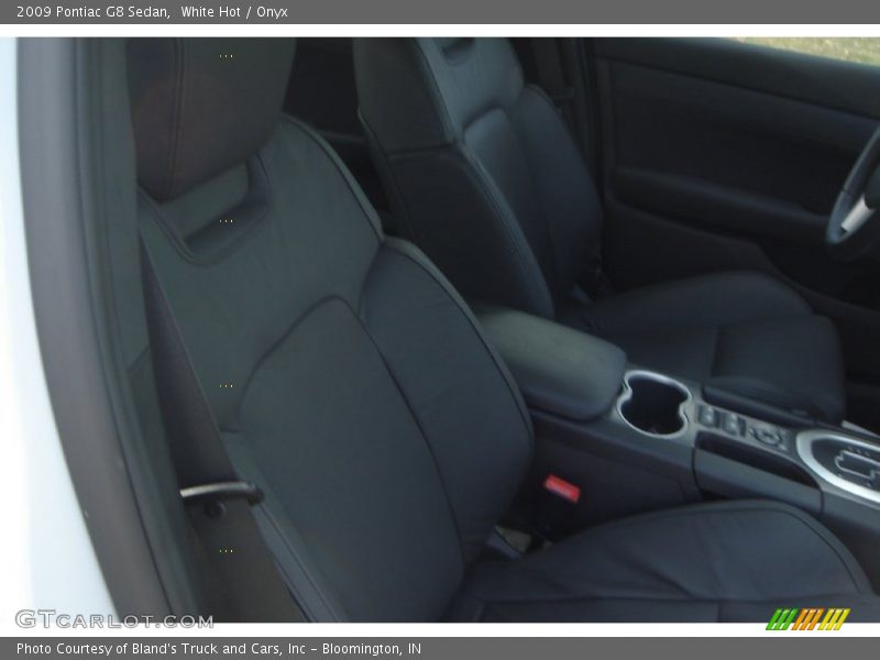 White Hot / Onyx 2009 Pontiac G8 Sedan