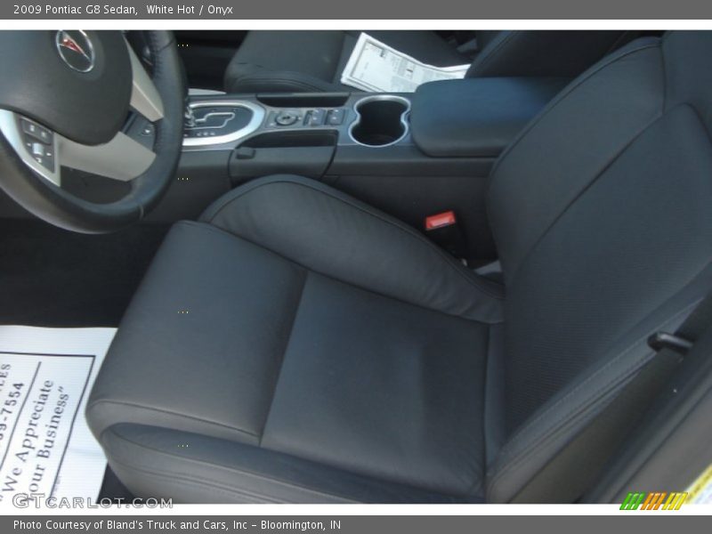 White Hot / Onyx 2009 Pontiac G8 Sedan