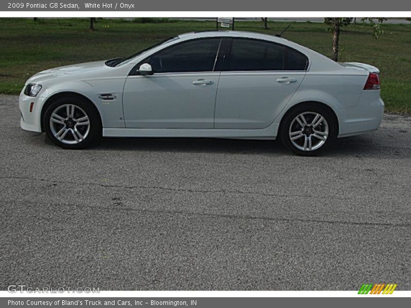 White Hot / Onyx 2009 Pontiac G8 Sedan