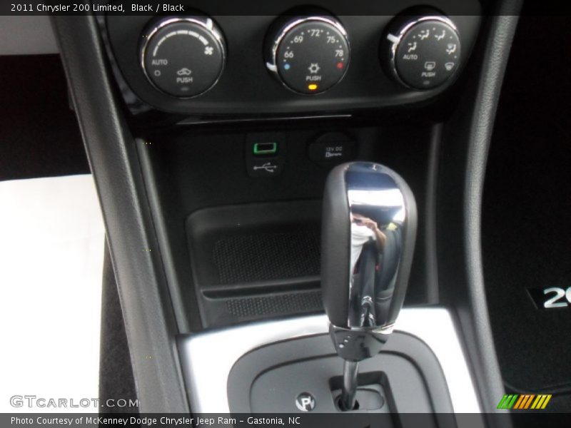 Black / Black 2011 Chrysler 200 Limited