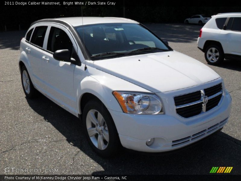 Bright White / Dark Slate Gray 2011 Dodge Caliber Mainstreet