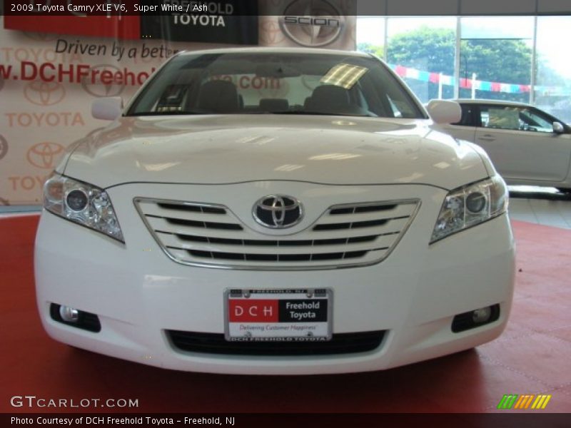 Super White / Ash 2009 Toyota Camry XLE V6