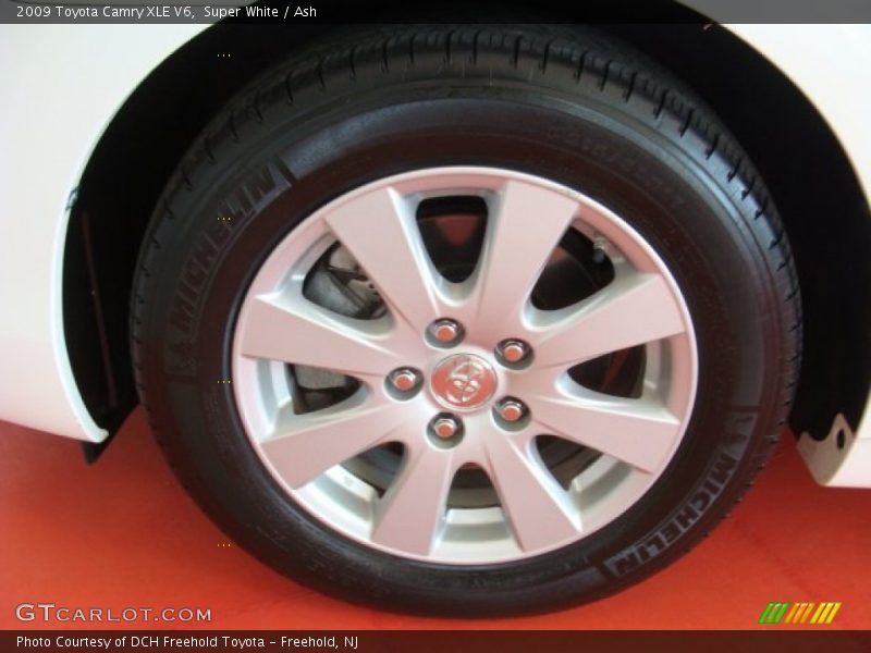 Super White / Ash 2009 Toyota Camry XLE V6