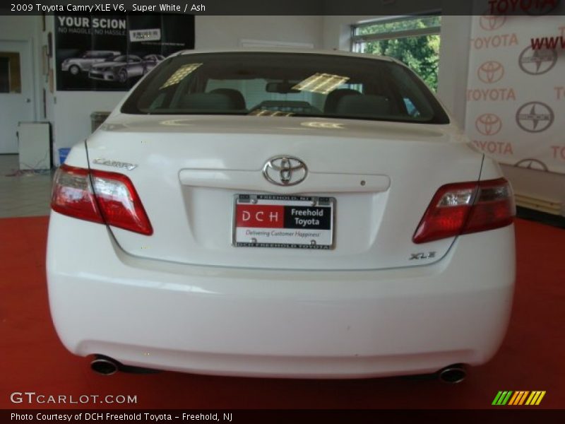 Super White / Ash 2009 Toyota Camry XLE V6
