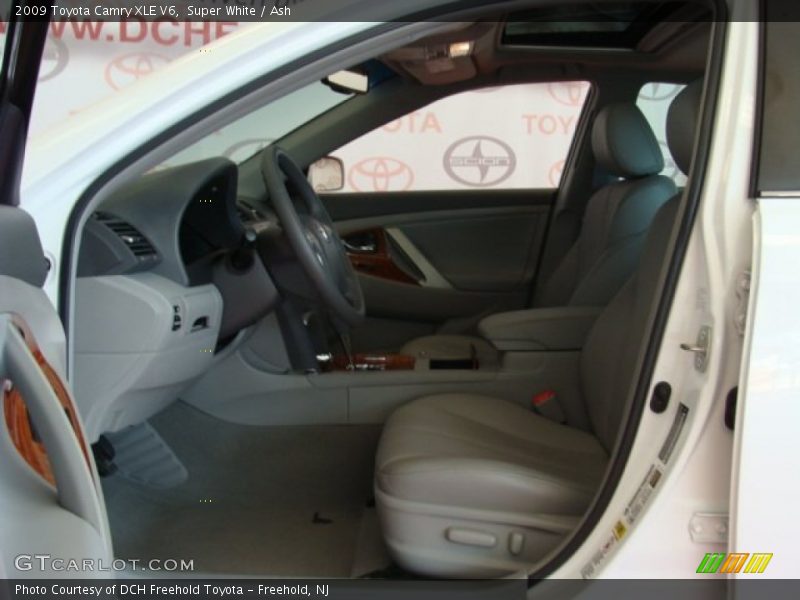 Super White / Ash 2009 Toyota Camry XLE V6