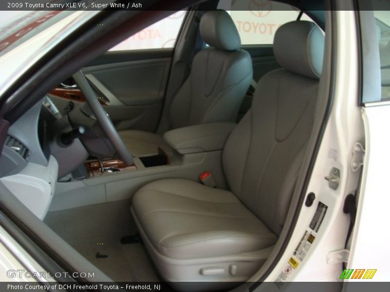 Super White / Ash 2009 Toyota Camry XLE V6