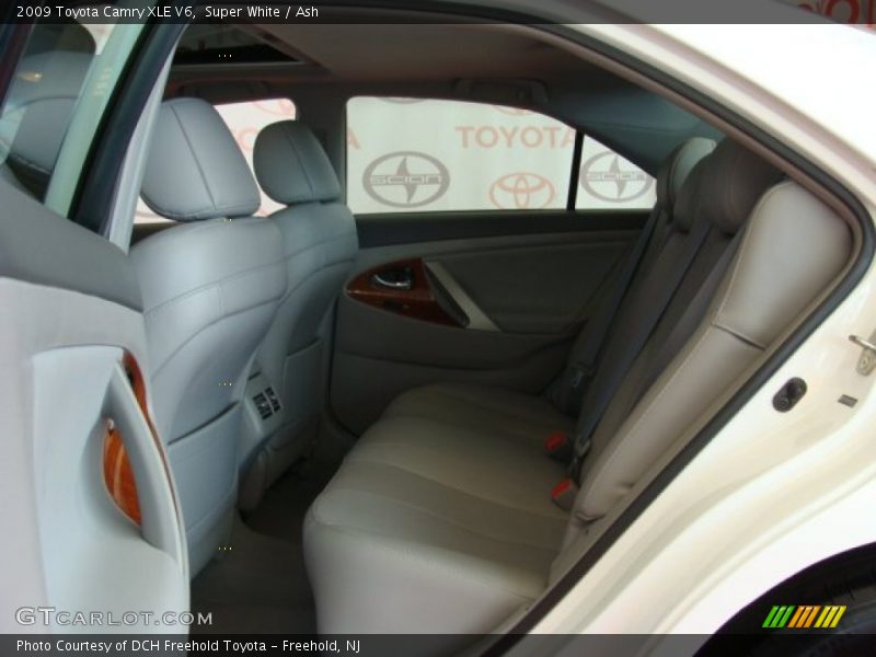 Super White / Ash 2009 Toyota Camry XLE V6