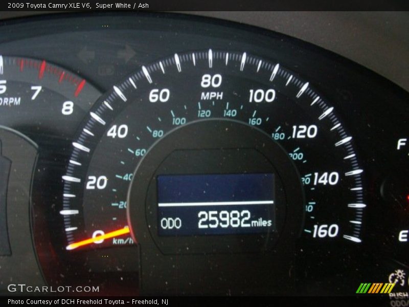 Super White / Ash 2009 Toyota Camry XLE V6