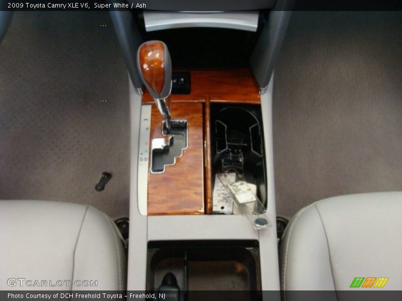 Super White / Ash 2009 Toyota Camry XLE V6