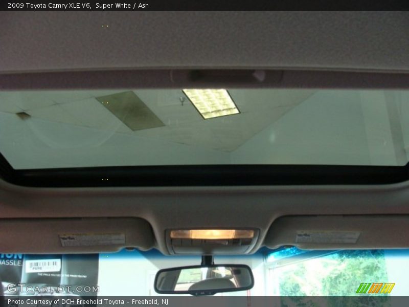 Super White / Ash 2009 Toyota Camry XLE V6
