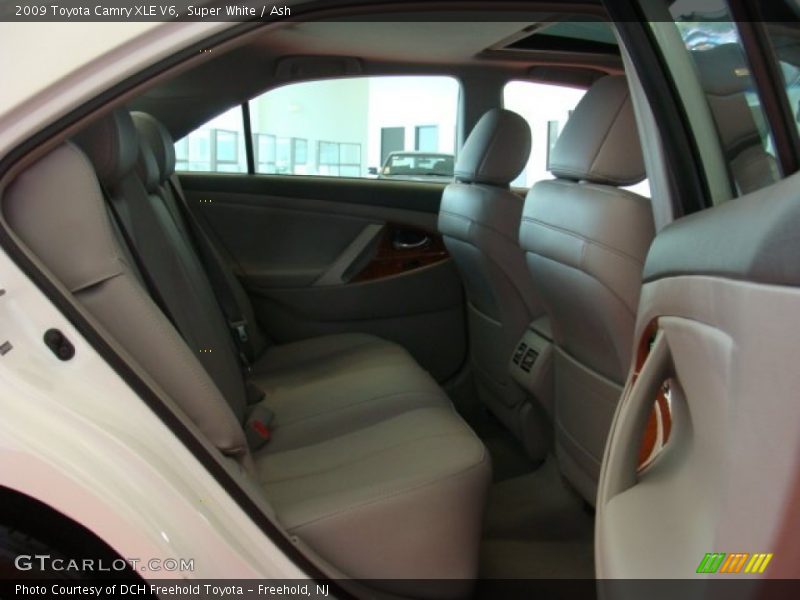Super White / Ash 2009 Toyota Camry XLE V6