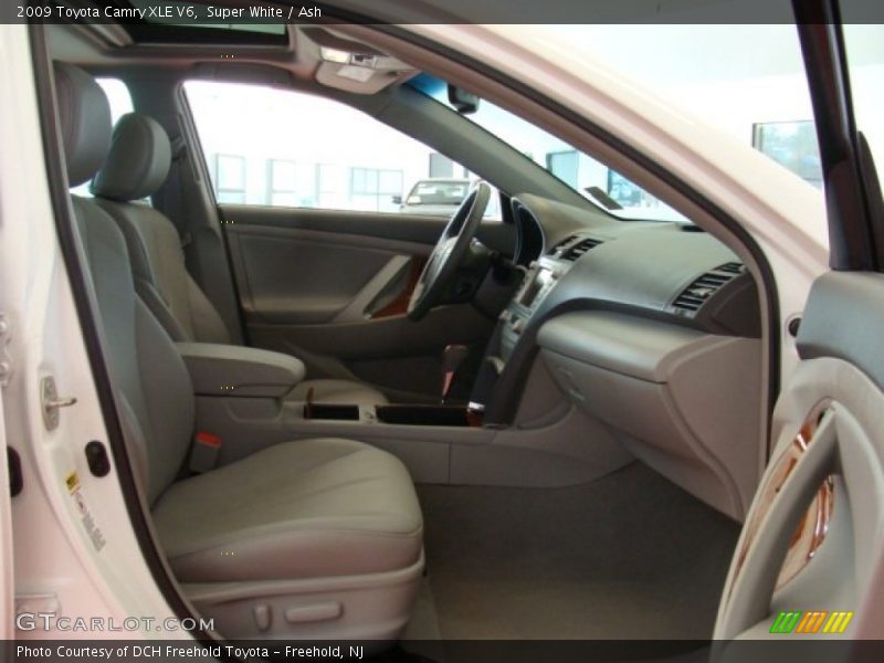 Super White / Ash 2009 Toyota Camry XLE V6