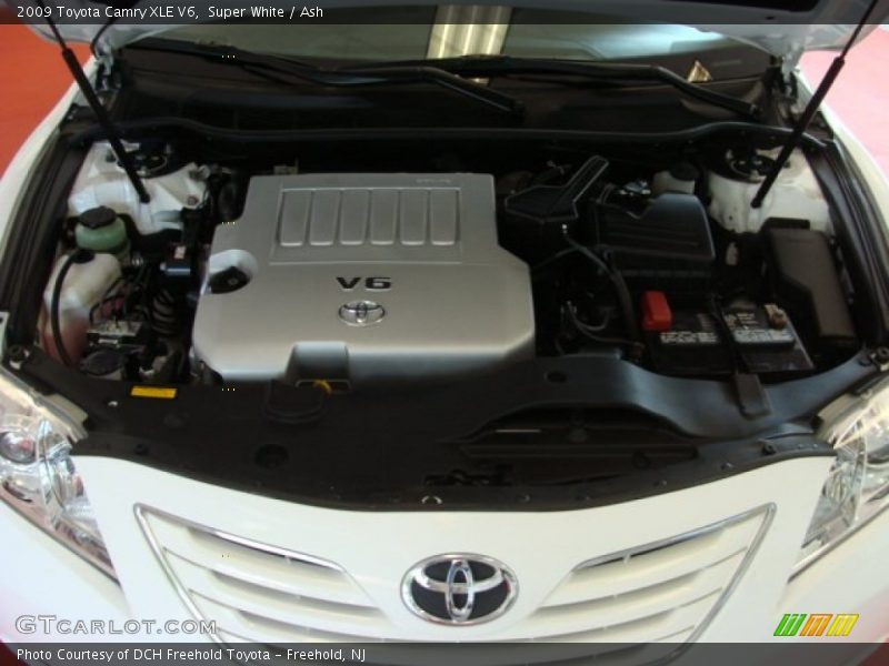 Super White / Ash 2009 Toyota Camry XLE V6