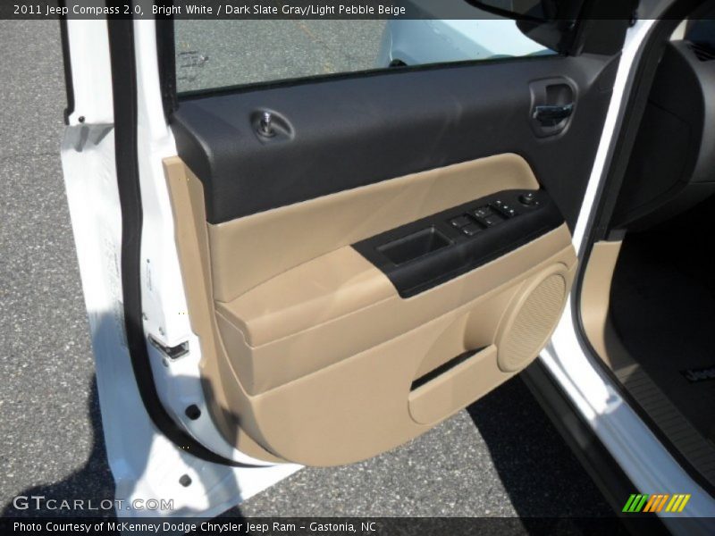 Bright White / Dark Slate Gray/Light Pebble Beige 2011 Jeep Compass 2.0