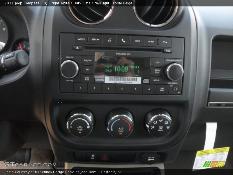 Bright White / Dark Slate Gray/Light Pebble Beige 2011 Jeep Compass 2.0