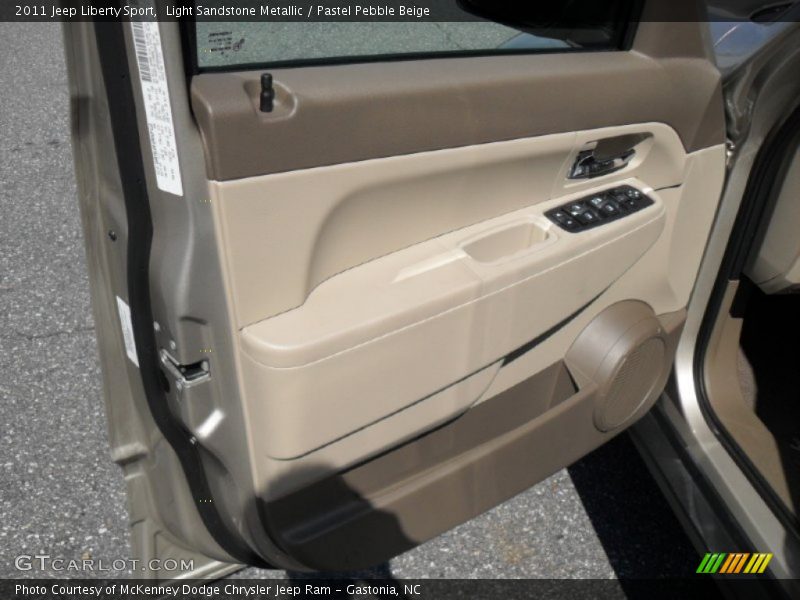 Light Sandstone Metallic / Pastel Pebble Beige 2011 Jeep Liberty Sport
