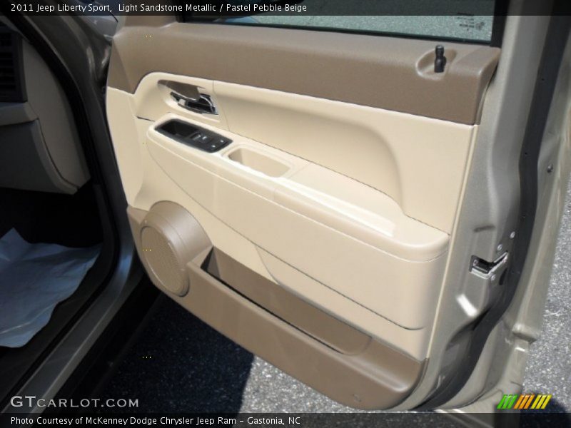 Light Sandstone Metallic / Pastel Pebble Beige 2011 Jeep Liberty Sport